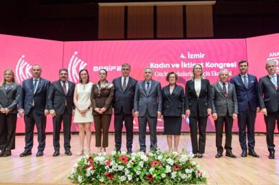 İzmir'de 4.  Kadın Kongresi gerçekleştirildi