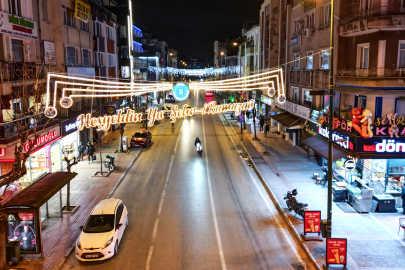 Bursa caddeleri ‘Ramazan’ için süslendi