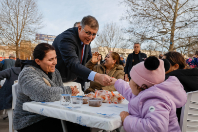 İzmir Büyükşehir'in iftar sofrası Urla'da kuruldu 